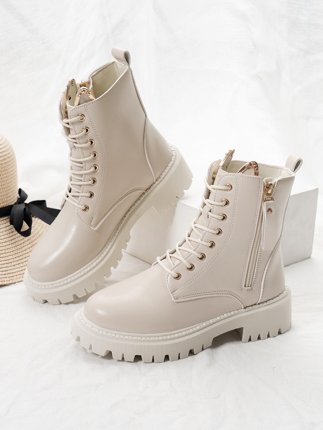 2024 Spring/Autumn New Women Thick Sole Boots, White Side Zipper Round Toe Short Ankle Boots, British Style Motorcycle Boots Valentines