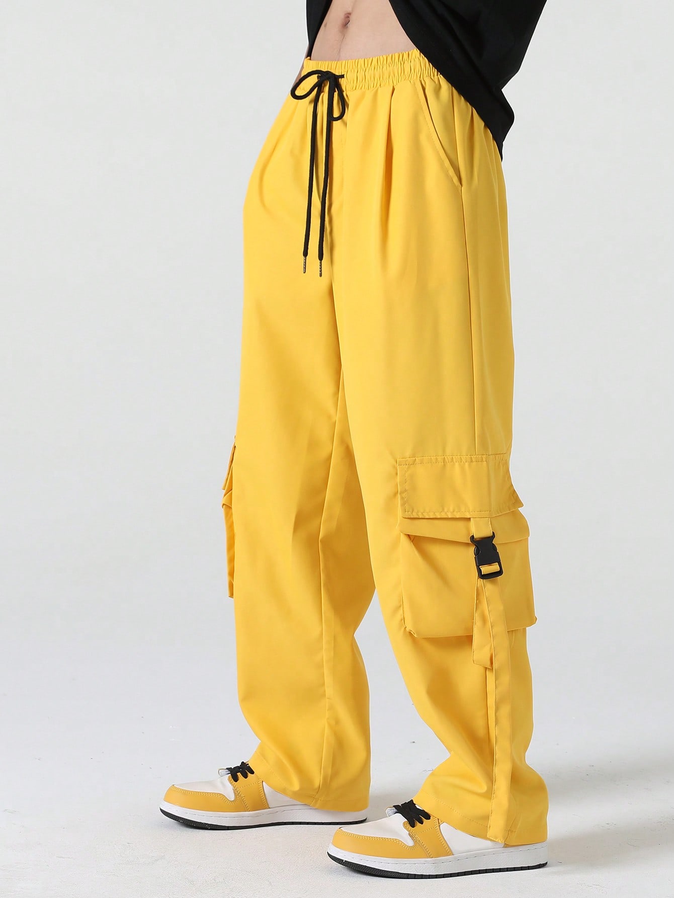 Guys Flap Pocket Side Drawstring Waist Cargo Pants