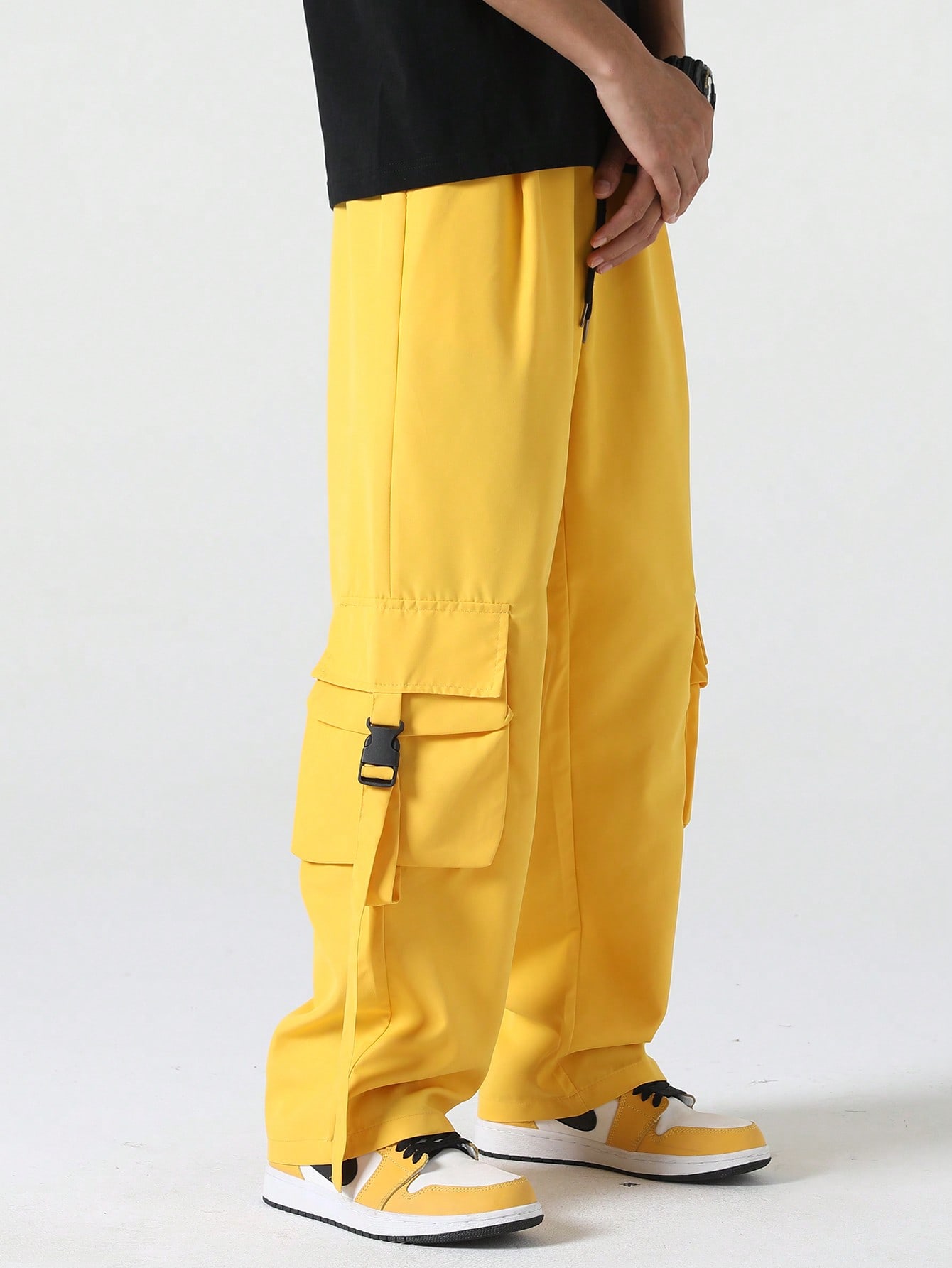 Guys Flap Pocket Side Drawstring Waist Cargo Pants