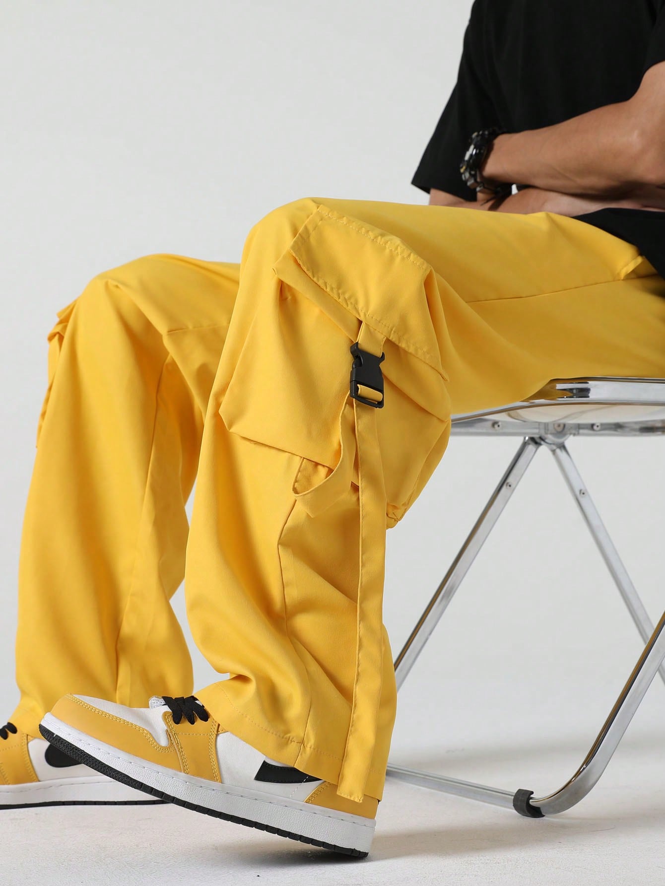 Guys Flap Pocket Side Drawstring Waist Cargo Pants