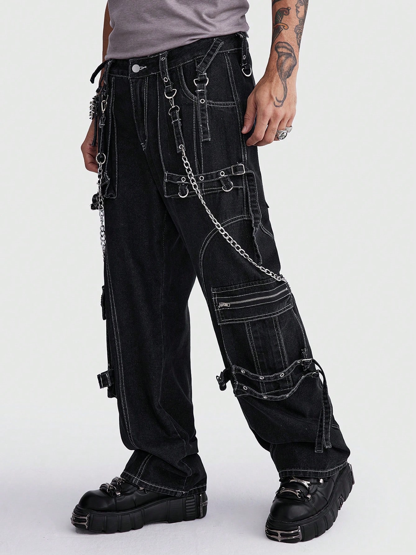 ROMWE Avant Men's Front Button Multi-Pocket Zipper Chain Decorated Denim Jeans, Casual Daily Wear