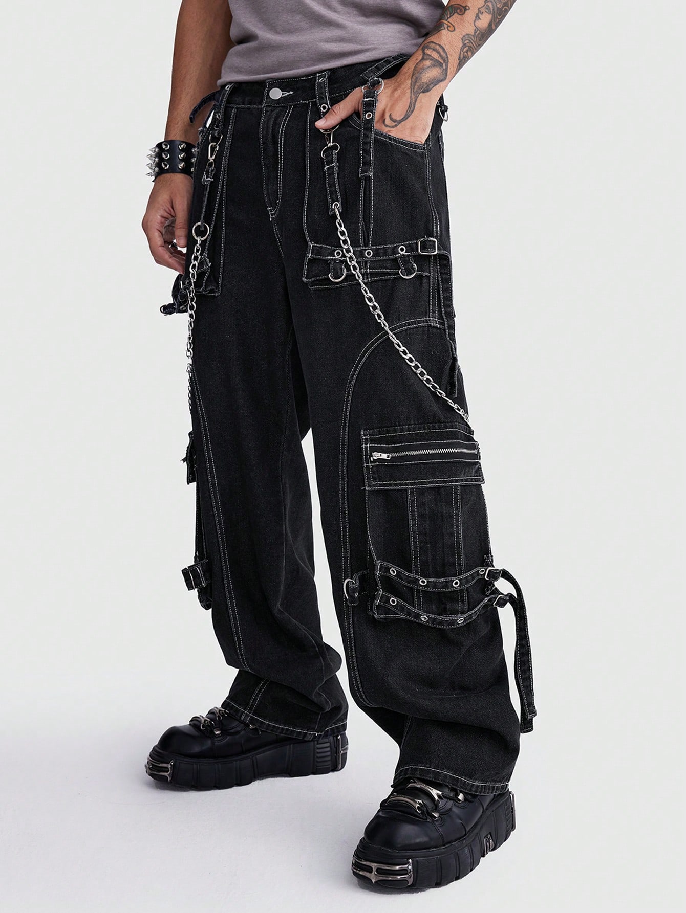ROMWE Avant Men's Front Button Multi-Pocket Zipper Chain Decorated Denim Jeans, Casual Daily Wear