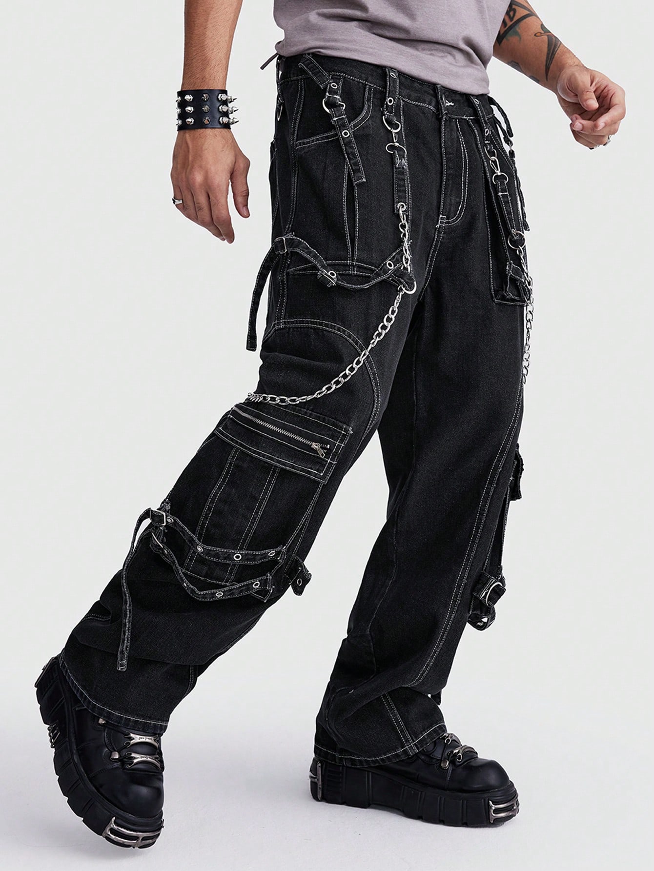 ROMWE Avant Men's Front Button Multi-Pocket Zipper Chain Decorated Denim Jeans, Casual Daily Wear