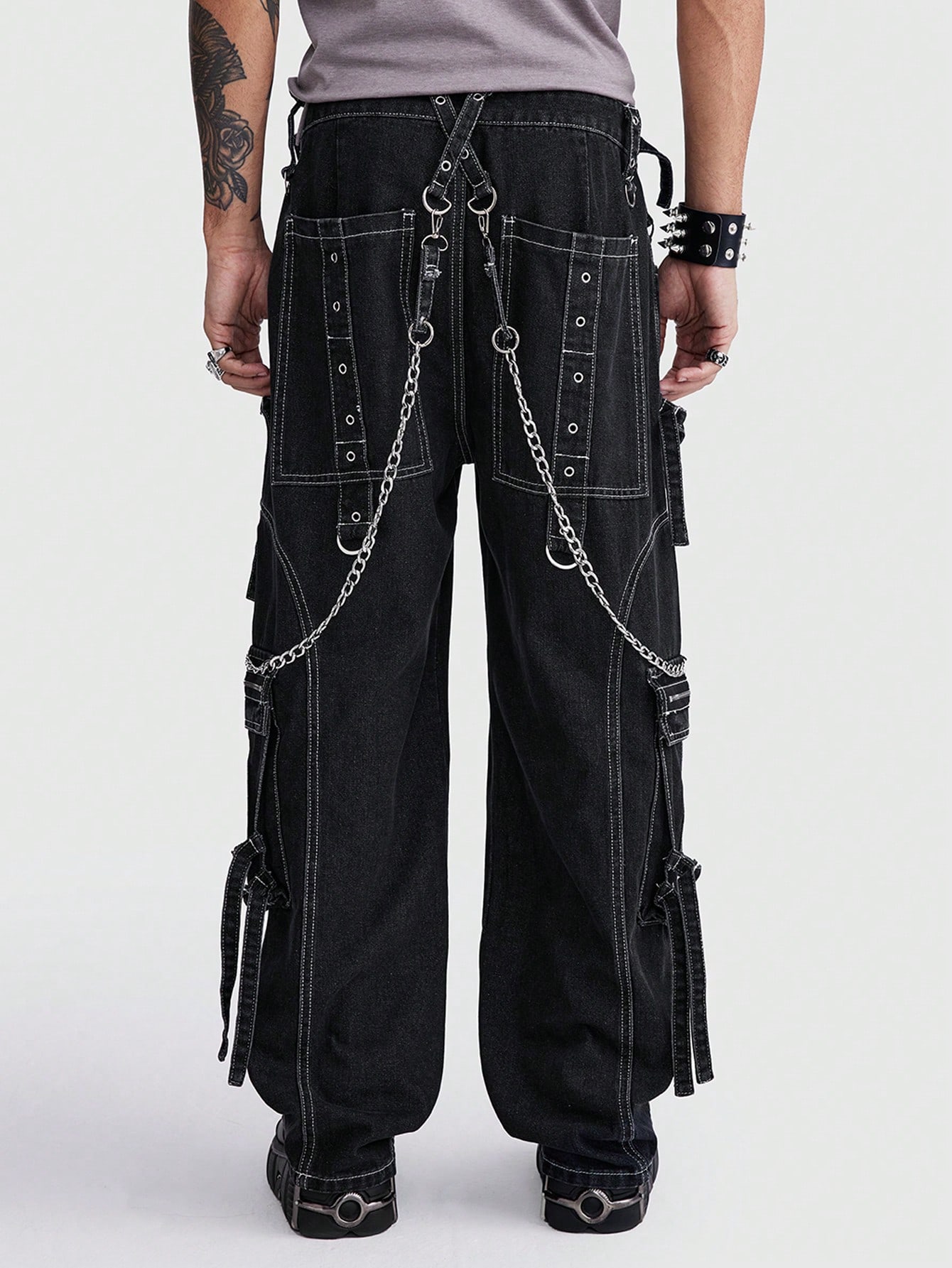 ROMWE Avant Men's Front Button Multi-Pocket Zipper Chain Decorated Denim Jeans, Casual Daily Wear